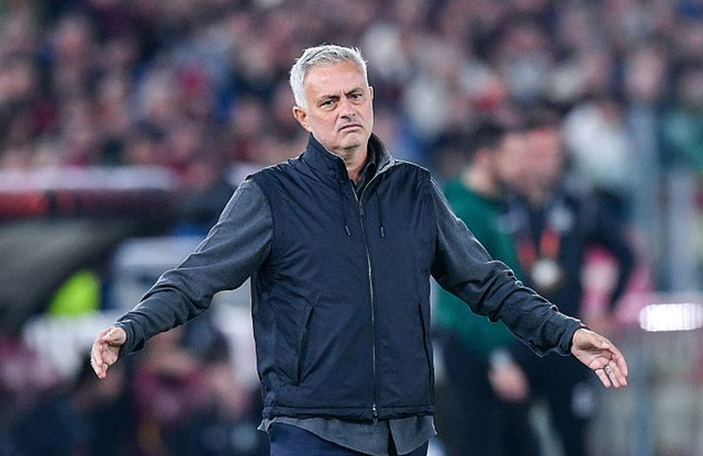 窗口期法甲传出新动向,阿贾克斯强势反弹,管理层表态:引发热议,临场指挥获称赞 窗口期法甲传出新动向,阿贾克斯强势反弹,管理层表态:引发热议,临场指挥获称赞